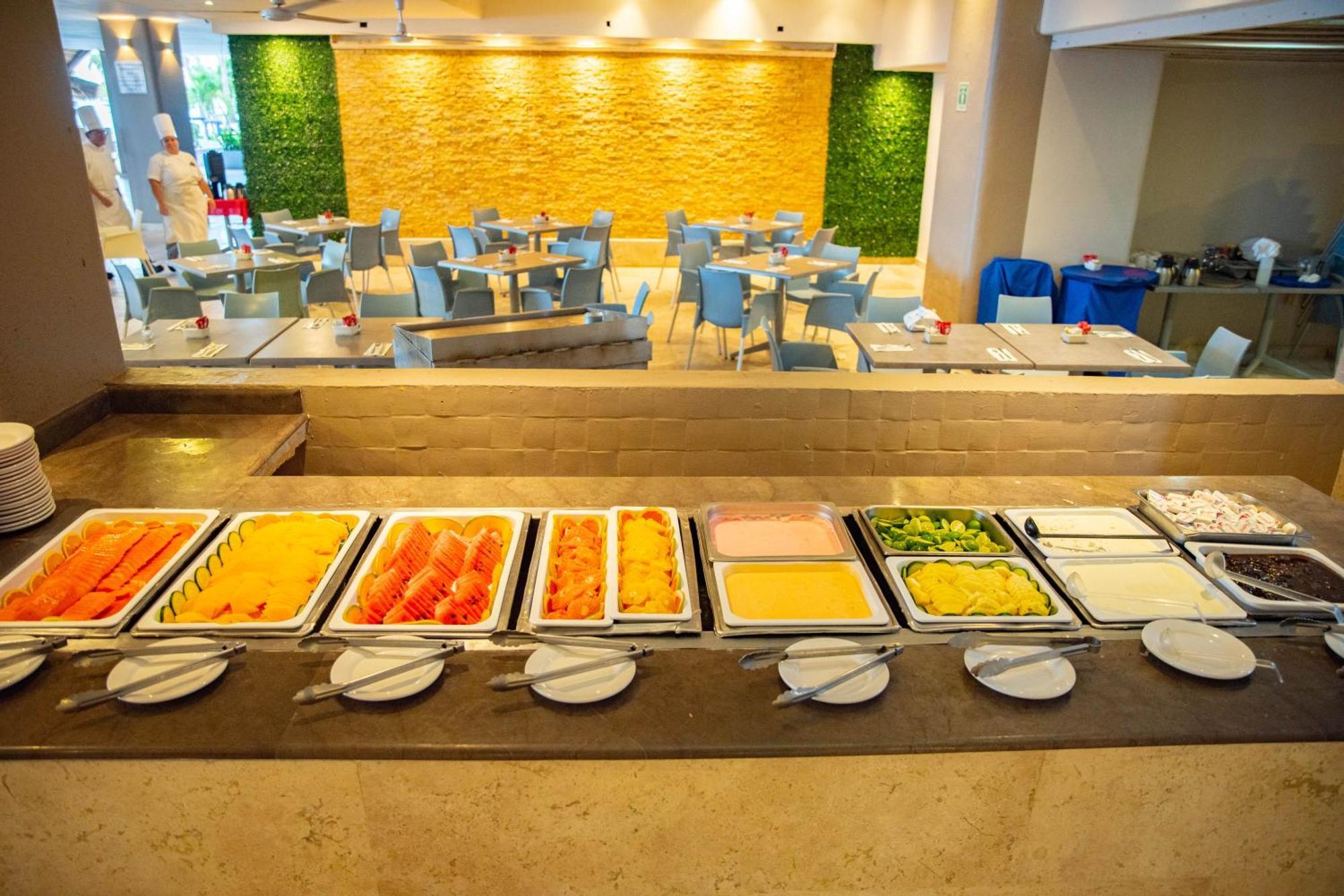 Ritz Acapulco All Inclusive Exterior foto A buffet at a hotel