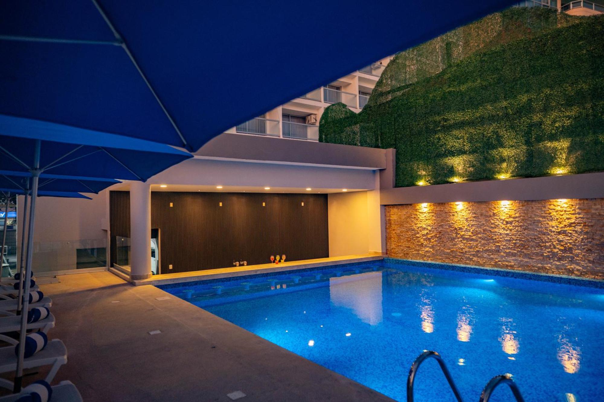 Ritz Acapulco All Inclusive Exterior foto The swimming pool at the hotel